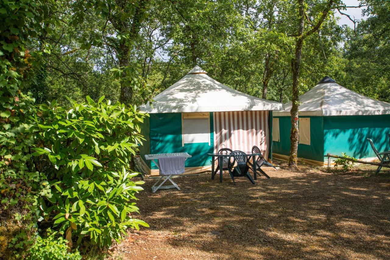 Camping Au Bois Dormant Chauffour-sur-Vell Exterior foto
