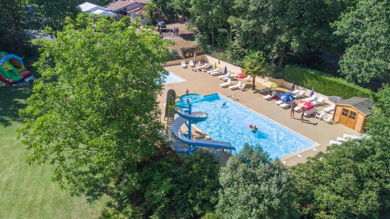 Camping Au Bois Dormant Chauffour-sur-Vell Exterior foto