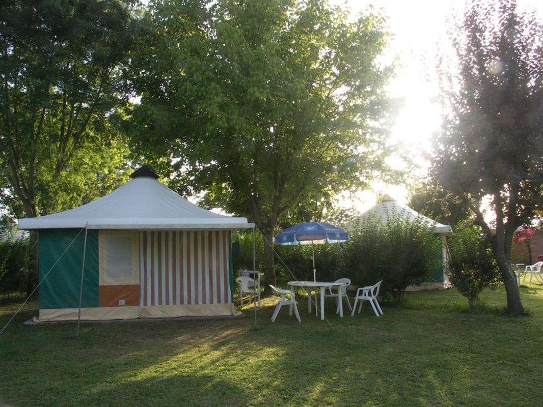 Camping Au Bois Dormant Chauffour-sur-Vell Exterior foto