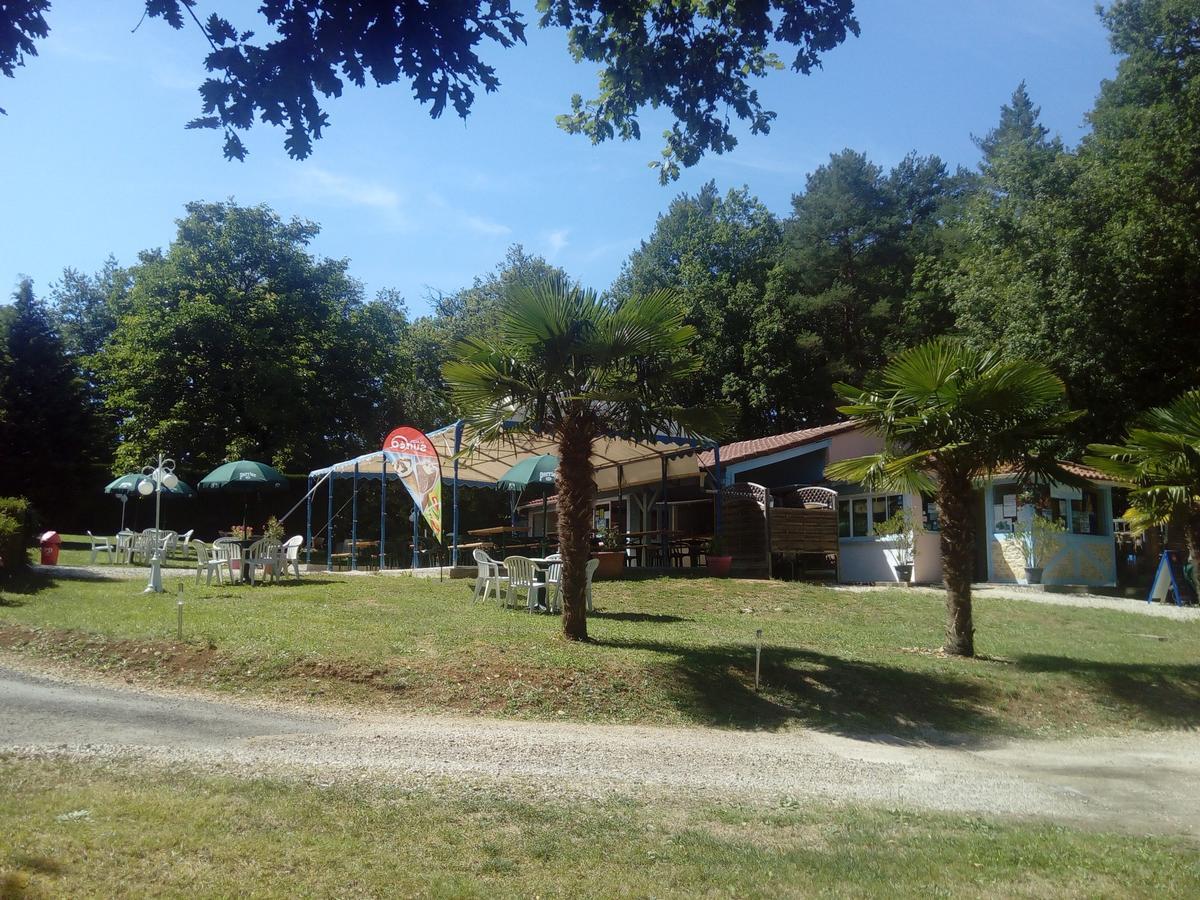 Camping Au Bois Dormant Chauffour-sur-Vell Exterior foto