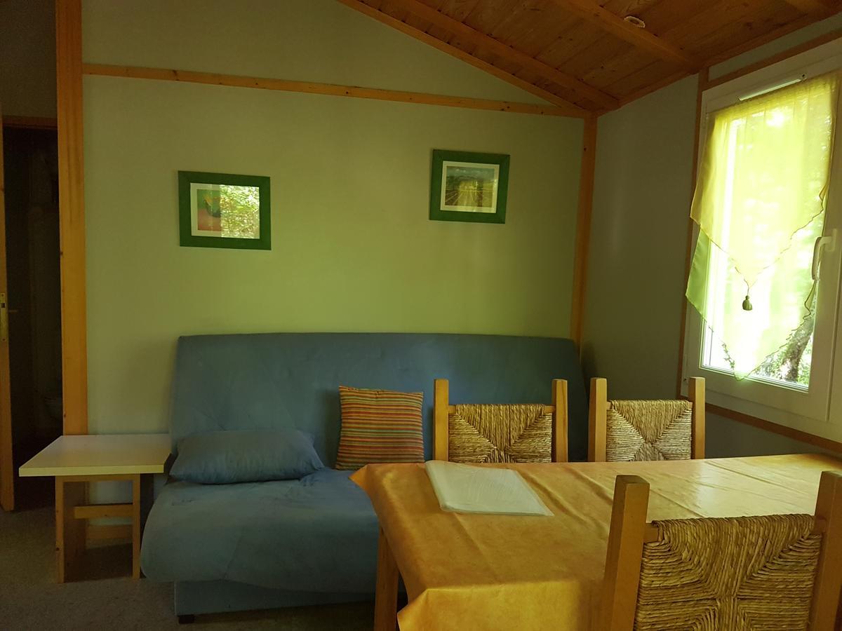 Camping Au Bois Dormant Chauffour-sur-Vell Exterior foto