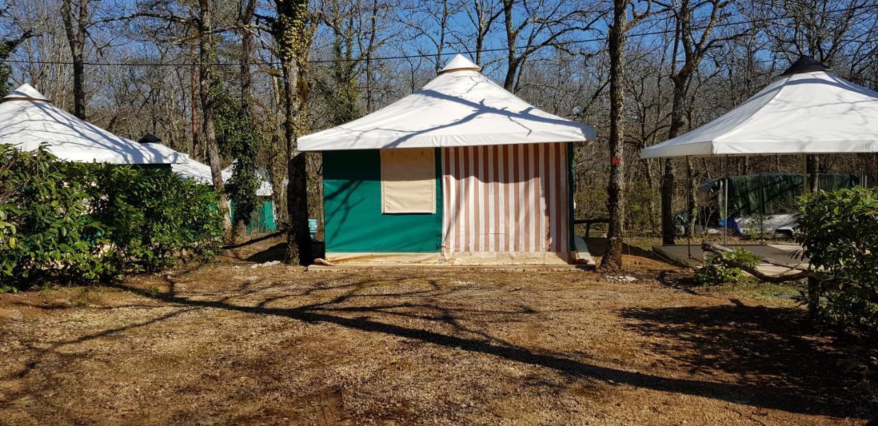 Camping Au Bois Dormant Chauffour-sur-Vell Exterior foto