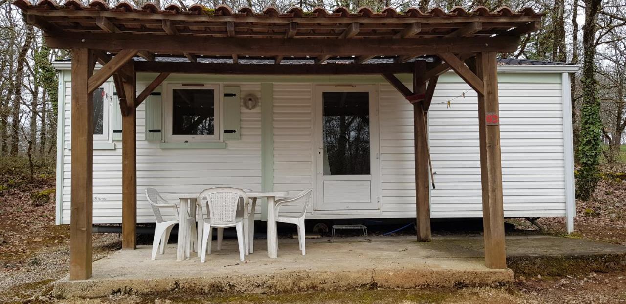 Camping Au Bois Dormant Chauffour-sur-Vell Exterior foto