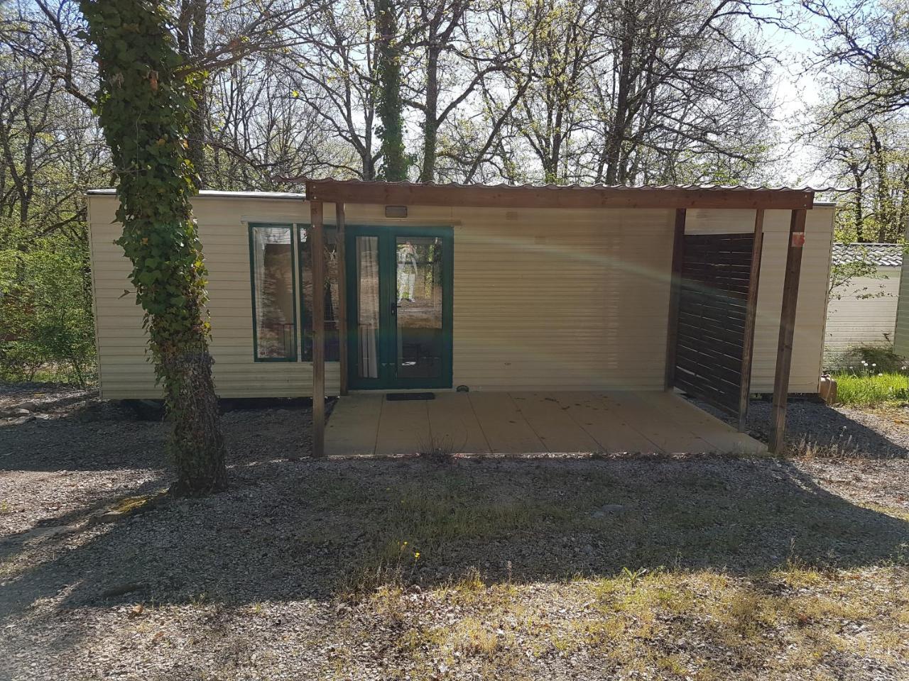 Camping Au Bois Dormant Chauffour-sur-Vell Exterior foto