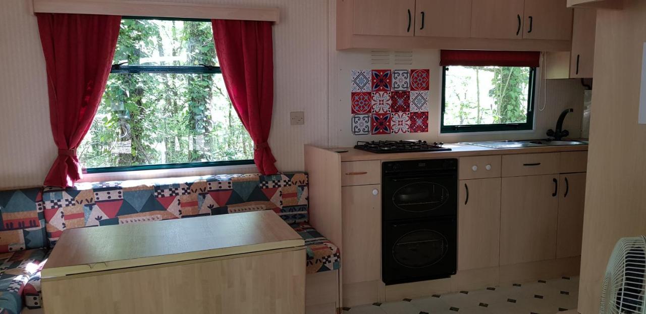 Camping Au Bois Dormant Chauffour-sur-Vell Exterior foto