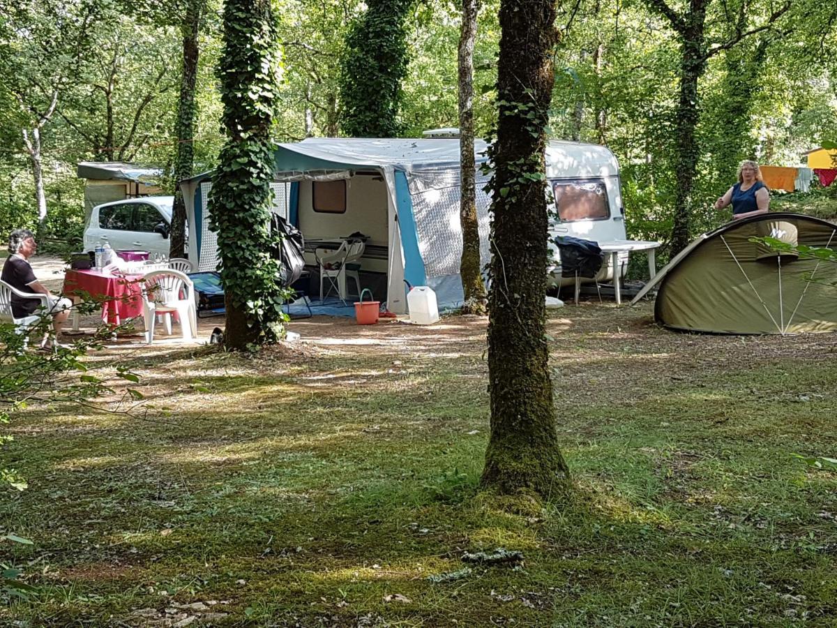Camping Au Bois Dormant Chauffour-sur-Vell Exterior foto