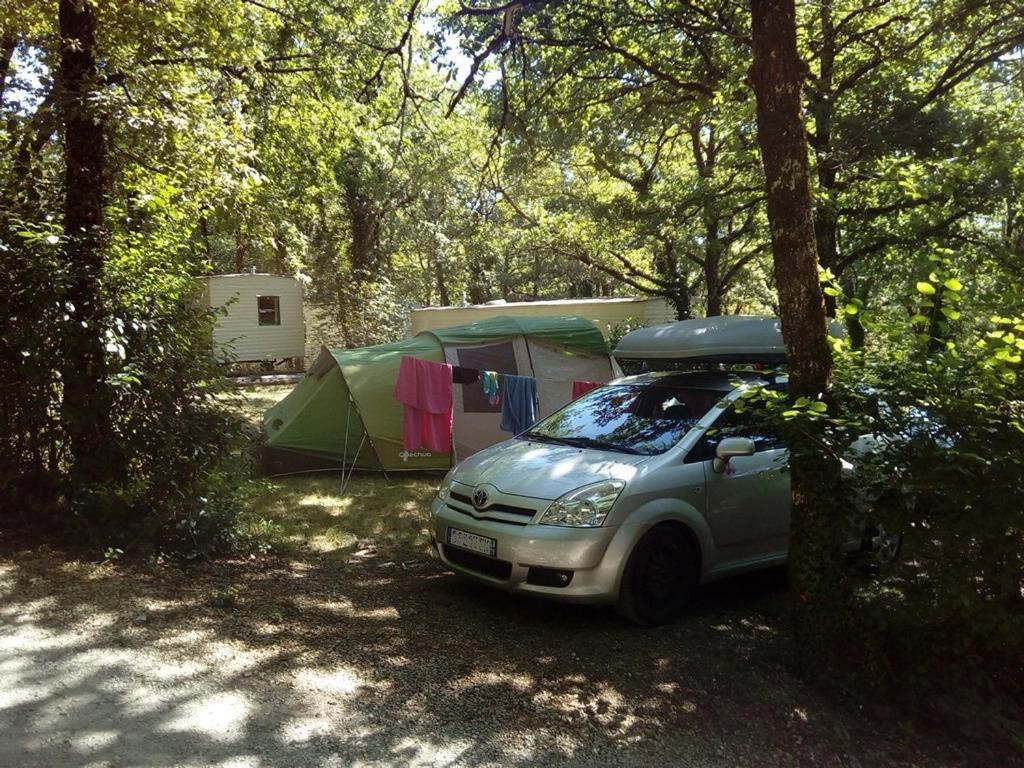 Camping Au Bois Dormant Chauffour-sur-Vell Exterior foto