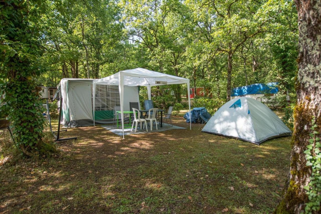 Camping Au Bois Dormant Chauffour-sur-Vell Exterior foto