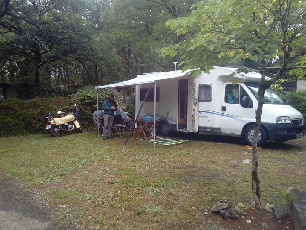Camping Au Bois Dormant Chauffour-sur-Vell Exterior foto